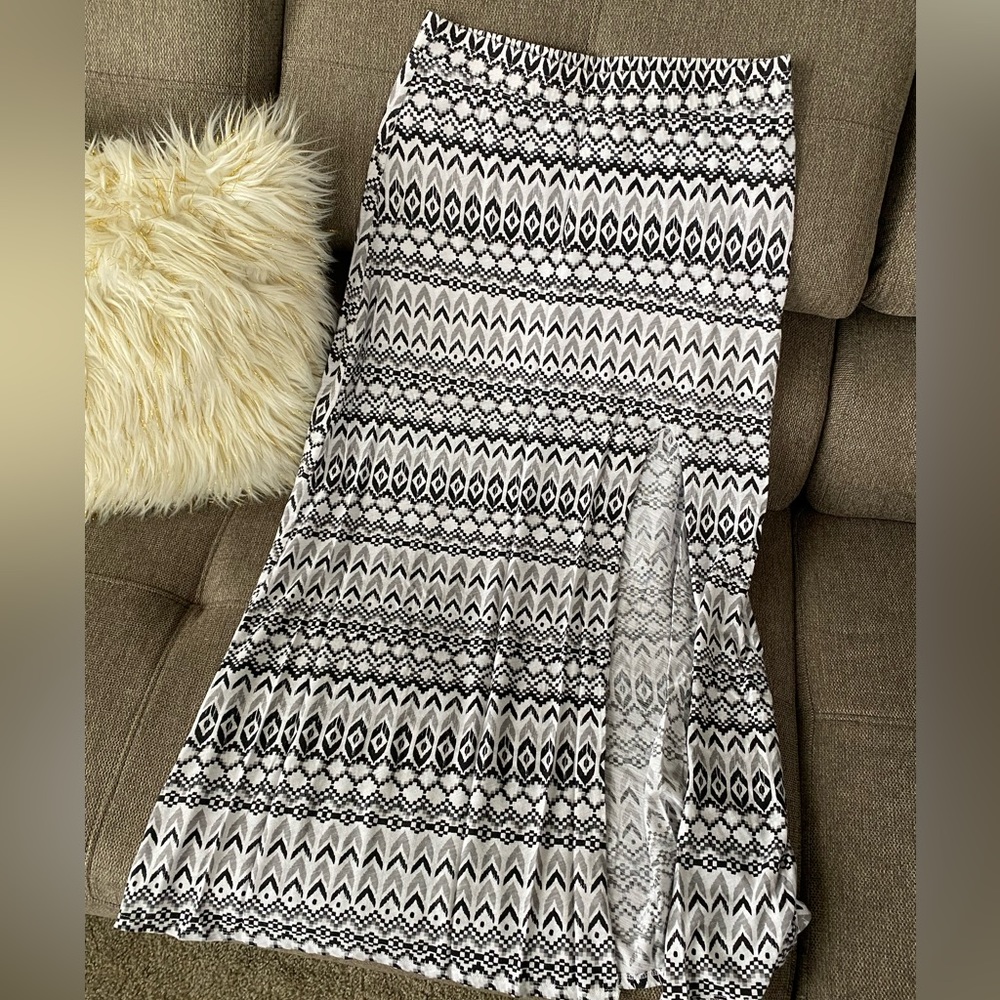 Tribal Print with Slit Maxi Skirt